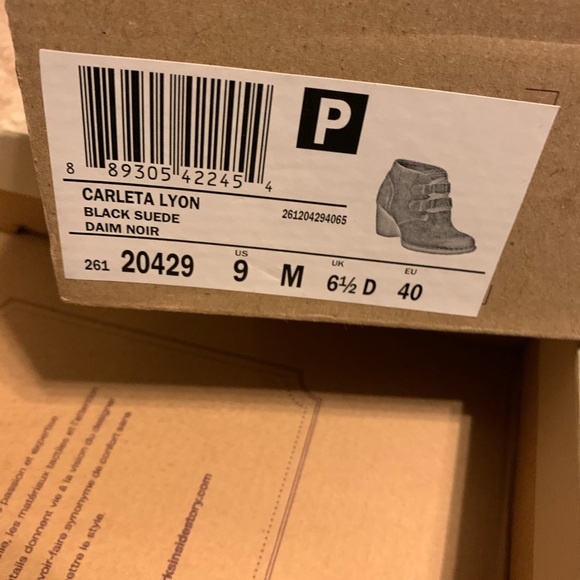 Clarks Women's Carleta Lyon Ankle Bootie - Picture 5 of 5